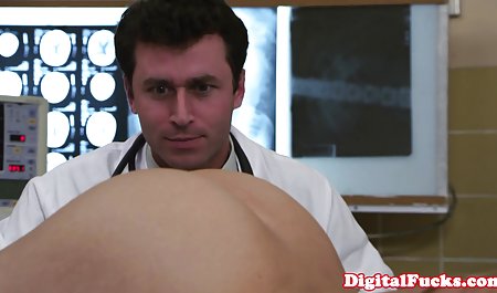 のティーンエイジャー相手に猛烈に彼女の滑り 美脚 痴女