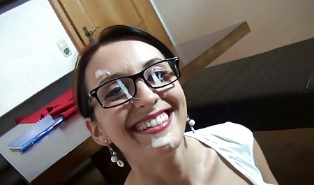 Busty黒檀twerkingのために彼女の人の前に釘付け 無料 痴女 動画